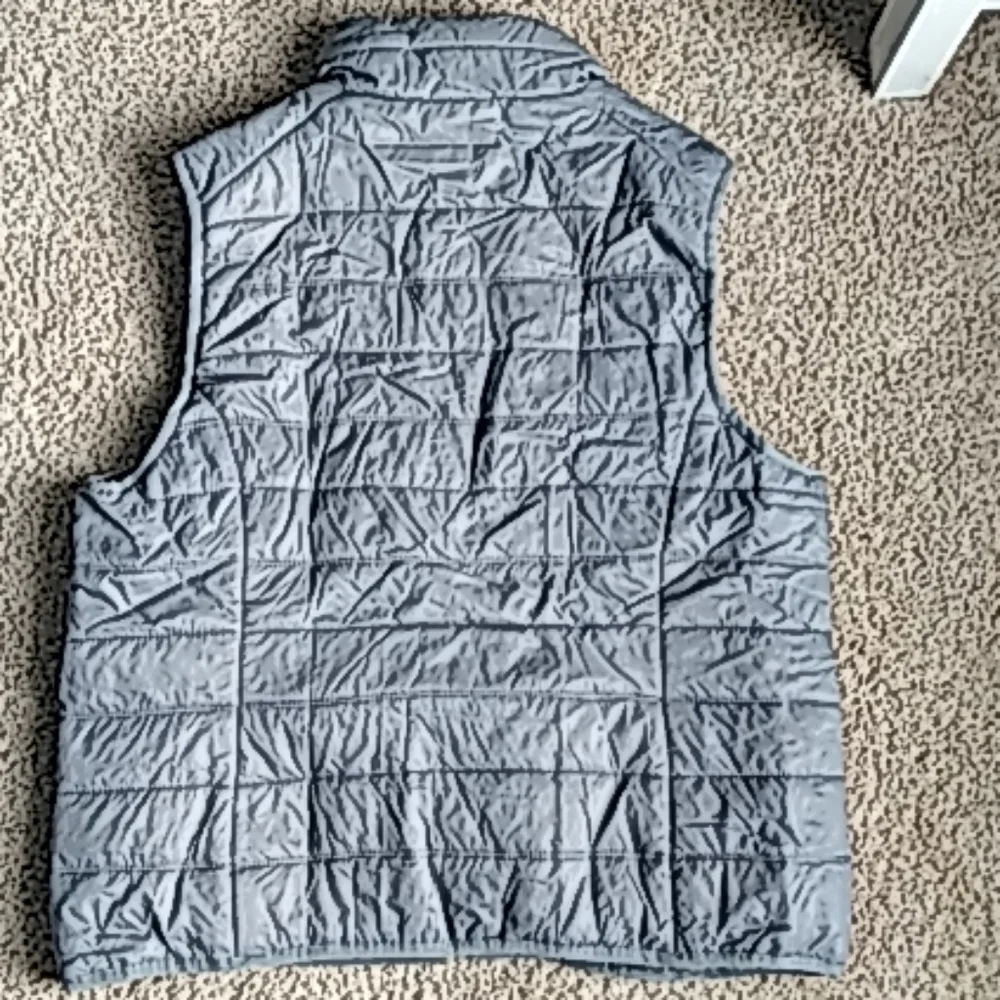 Guess women’s gray